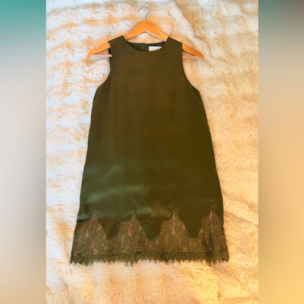 Reformation Jessalyn Silk Dress In Moss Garden, NWOT, NEVER WORN, NO FLAWS. - Picture 5 of 14